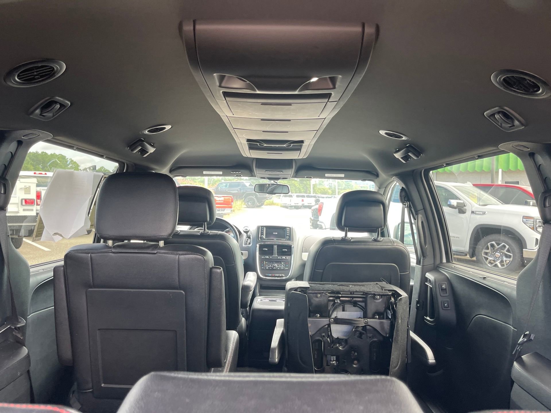 Used 2017 Dodge Grand Caravan GT image 23