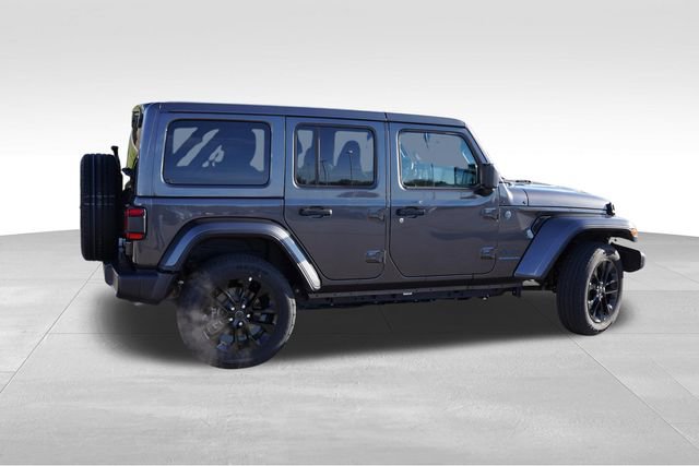 Used 2025 Jeep Wrangler Unlimited Sahara w/ Safety Group AWD/4WD image 4