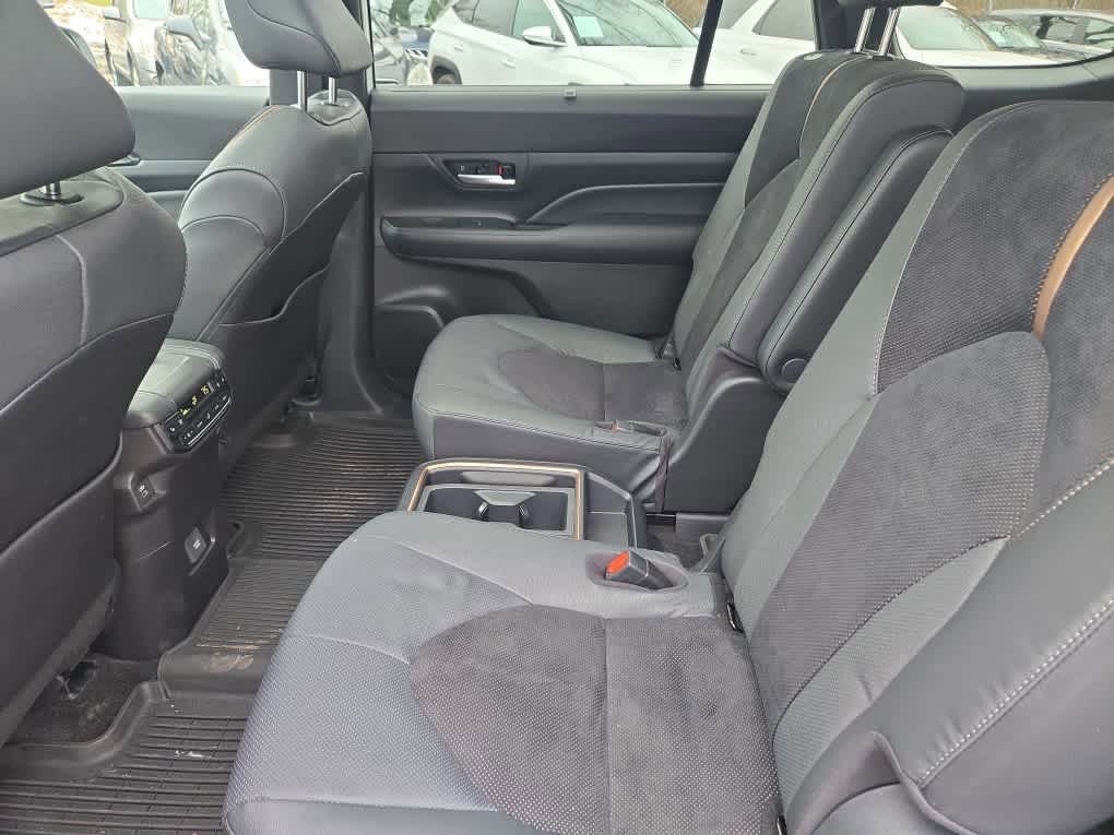 Used 2024 Toyota Grand Highlander AWD Hybrid image 11