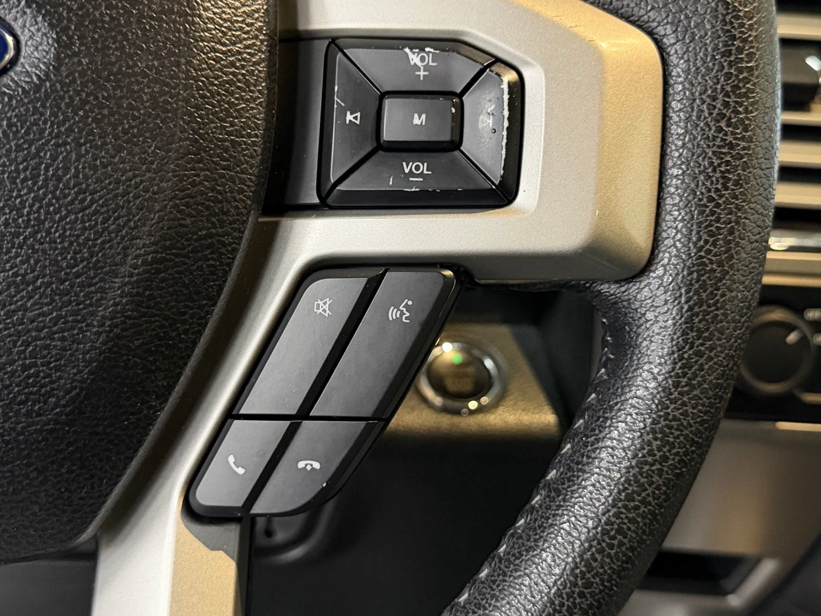 Used 2015 Ford F150 Lariat RWD image 27