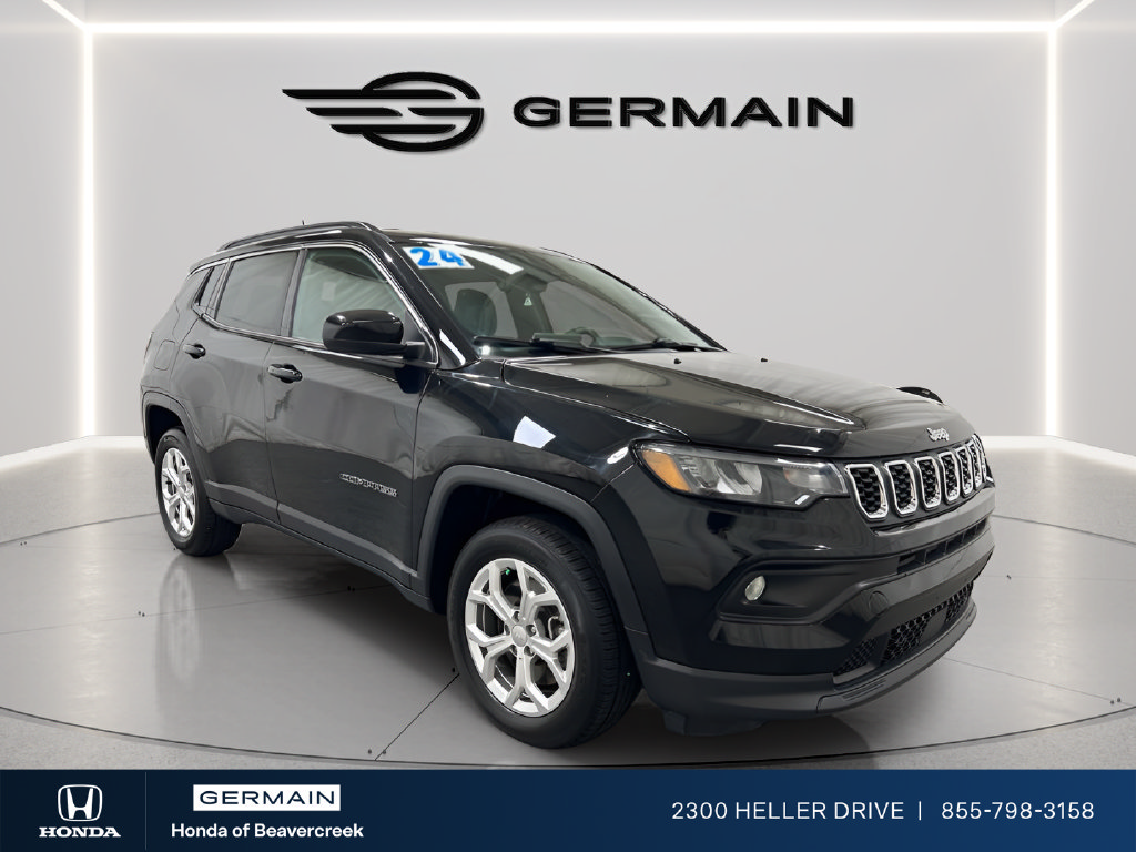 Used 2024 Jeep Compass Latitude AWD/4WD image 1