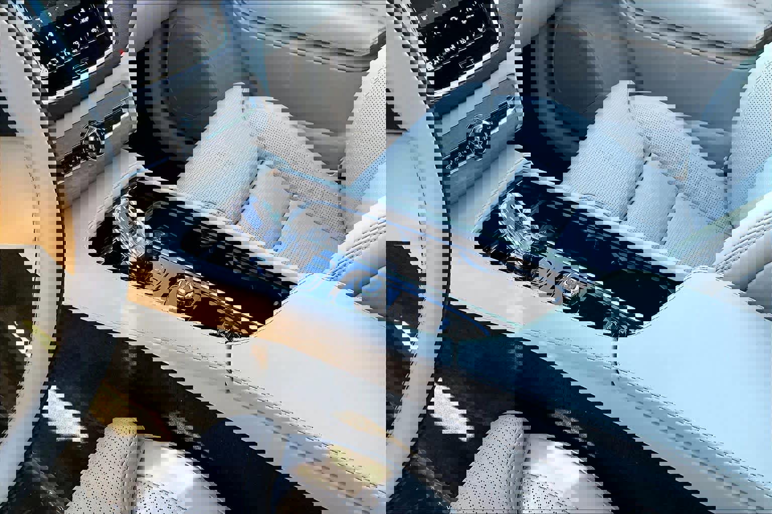 Certified 2024 Volvo XC90 B6 Ultimate w/ Protection Package Premier image 16