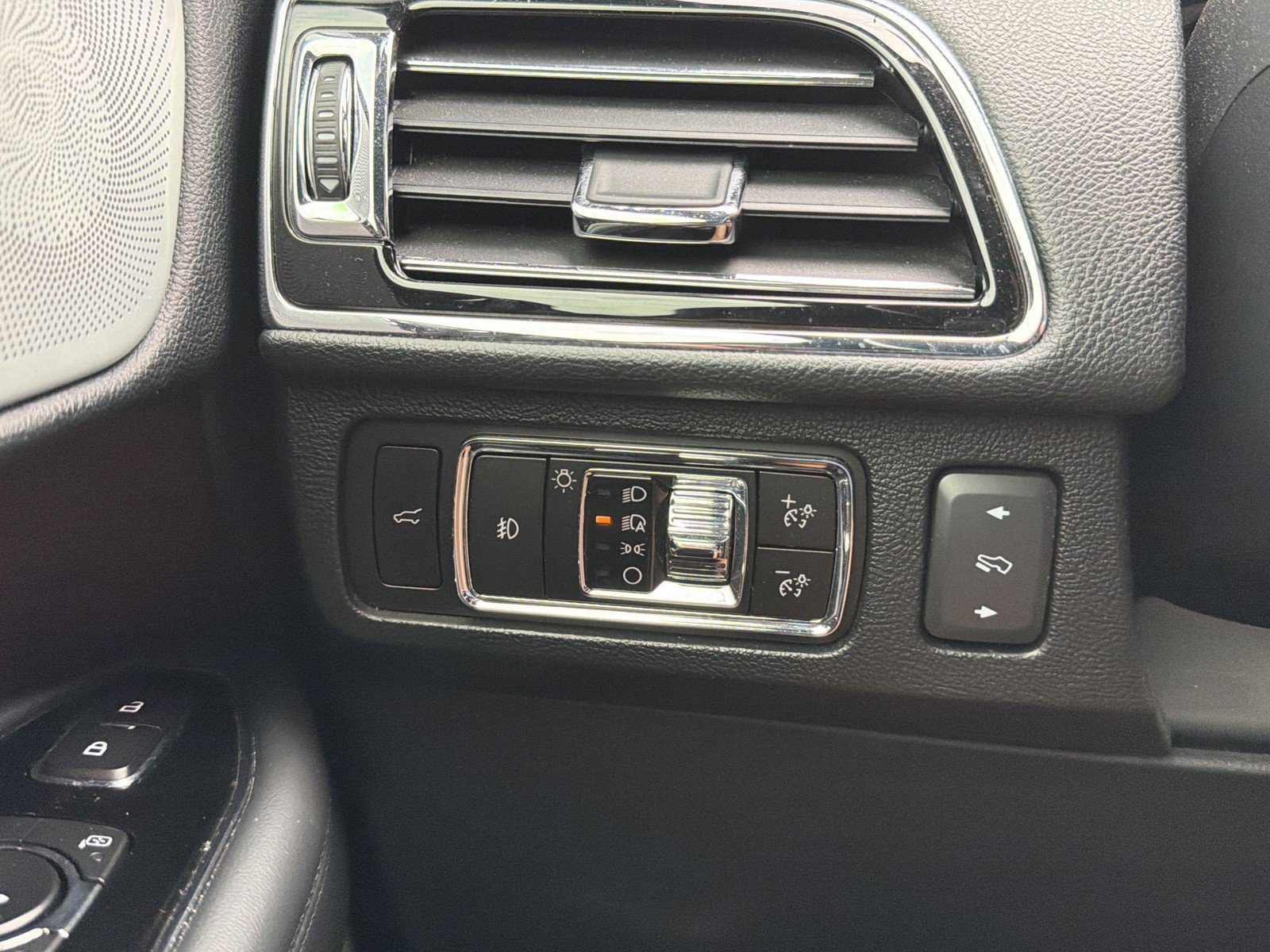 Used 2023 Lincoln Navigator Reserve AWD/4WD image 28