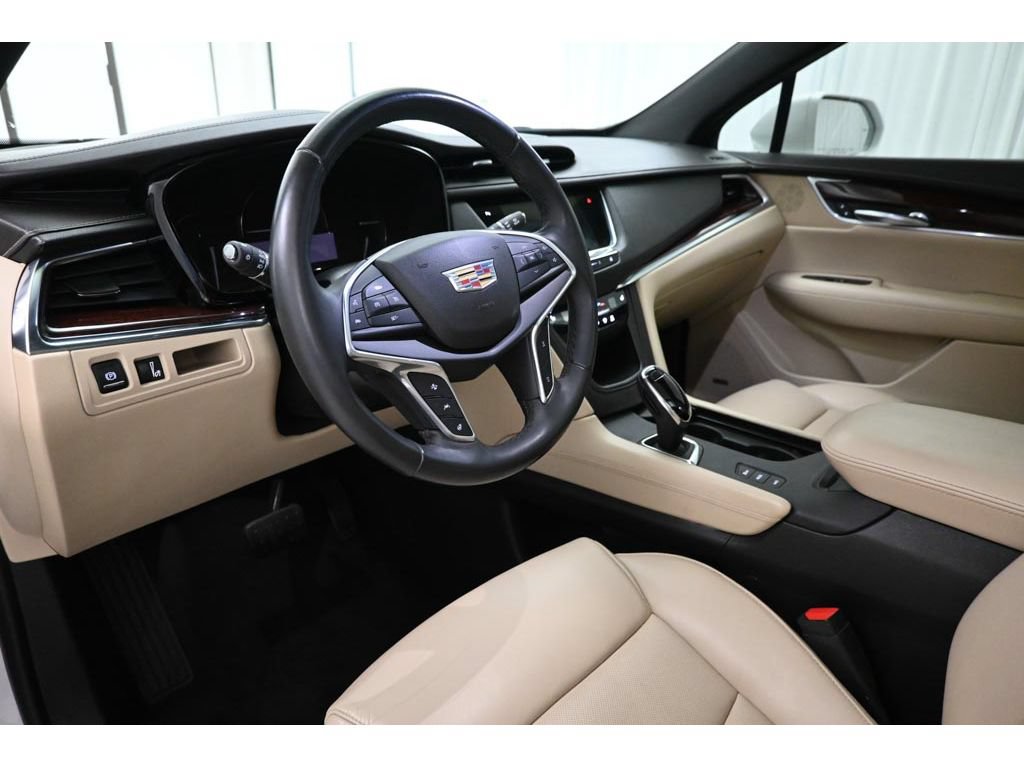Used 2018 Cadillac XT5 Luxury w/ Driver Awareness Package AWD/4WD image 11