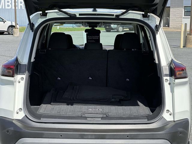 Used 2023 Nissan Rogue S image 11