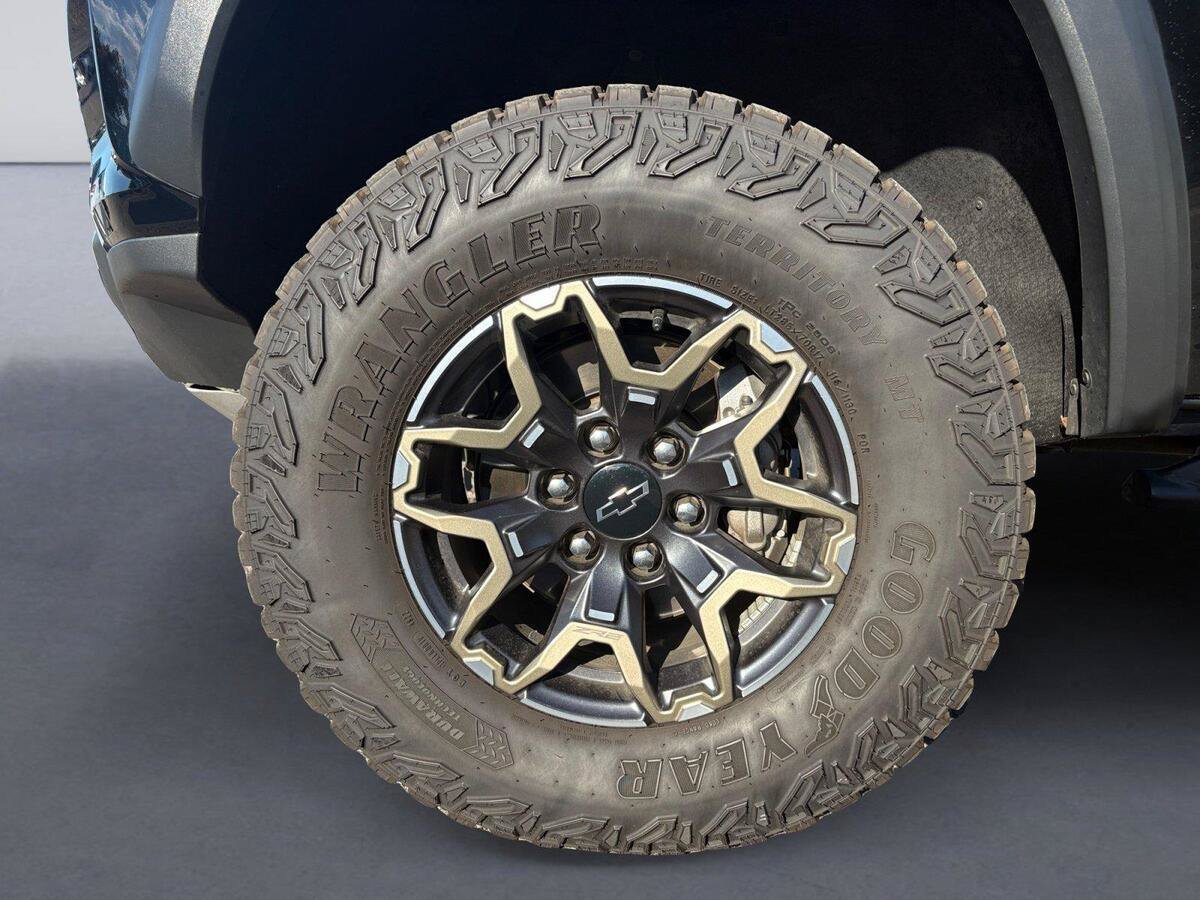 Used 2024 Chevrolet Colorado ZR2 w/ Technology Package AWD/4WD image 14