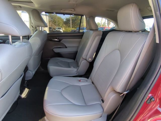 Used 2023 Toyota Highlander XLE image 18