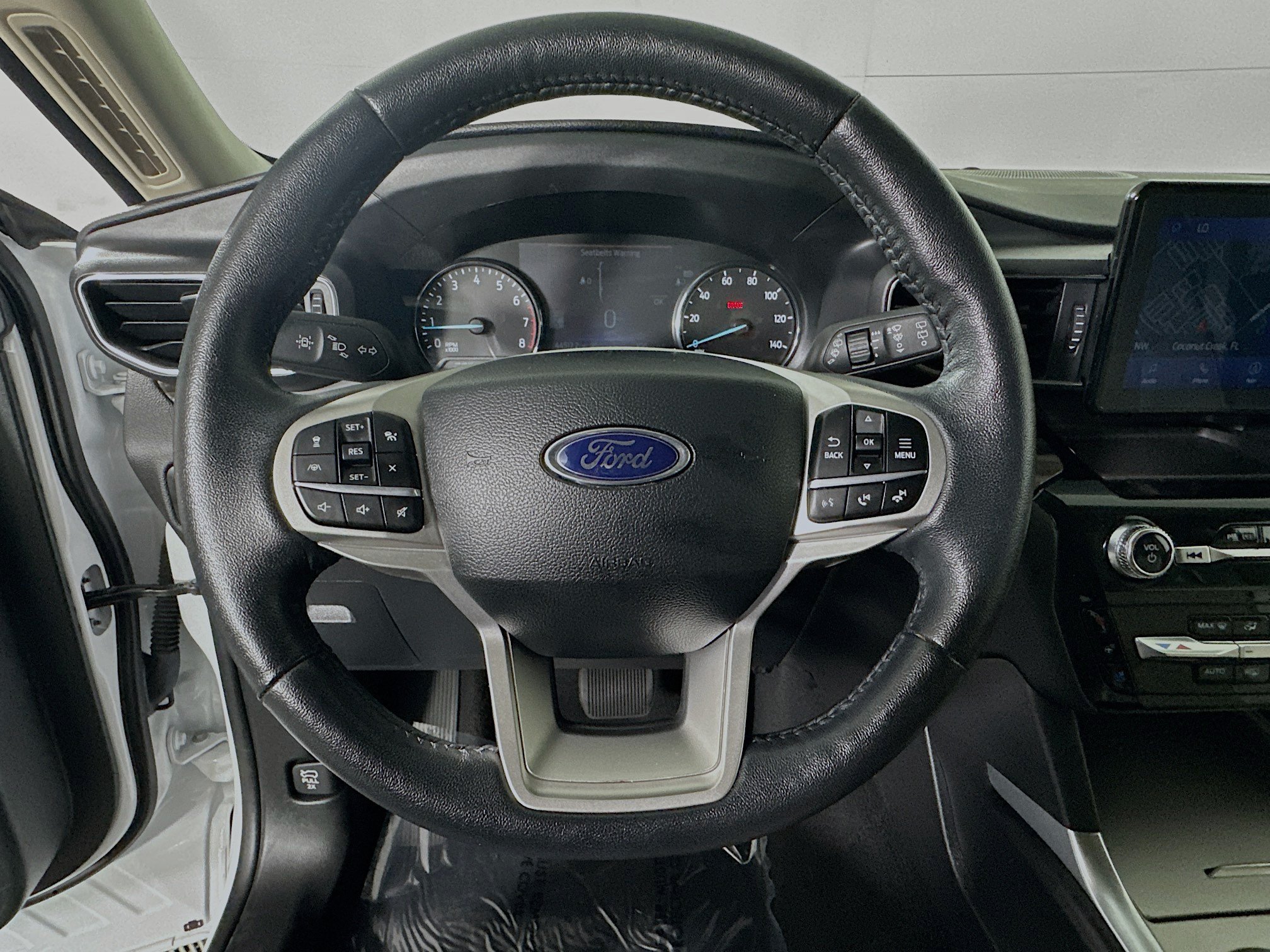 Used 2024 Ford Explorer Limited AWD/4WD image 15