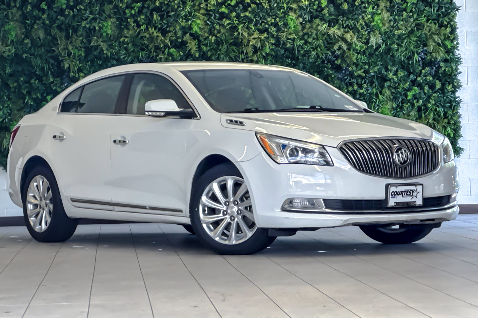 Used 2016 Buick LaCrosse Leather FWD image 2