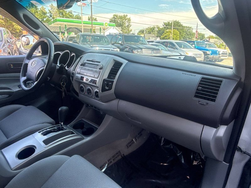 Used 2010 Toyota Tacoma 4x4 Double Cab V6 w/ TRD Sport Pkg image 16