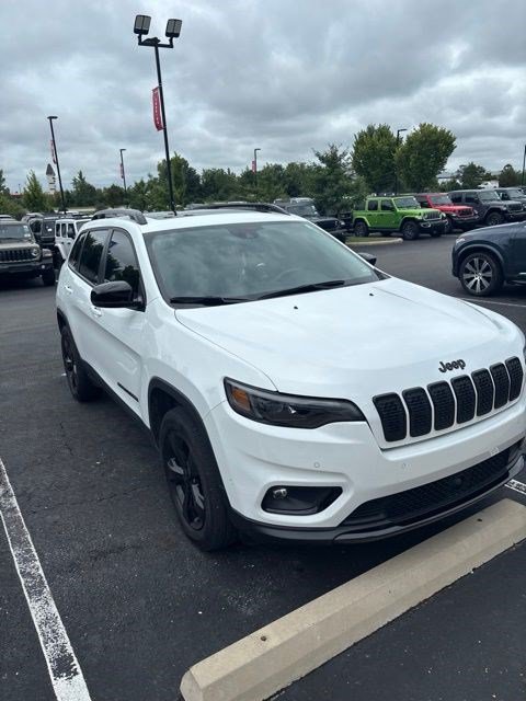 Used 2023 Jeep Cherokee Altitude Lux w/ Lux Elite Package AWD/4WD image 3