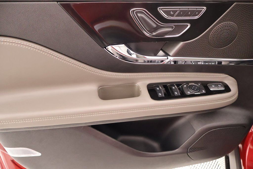 New 2026 Lincoln Corsair Premiere image 16
