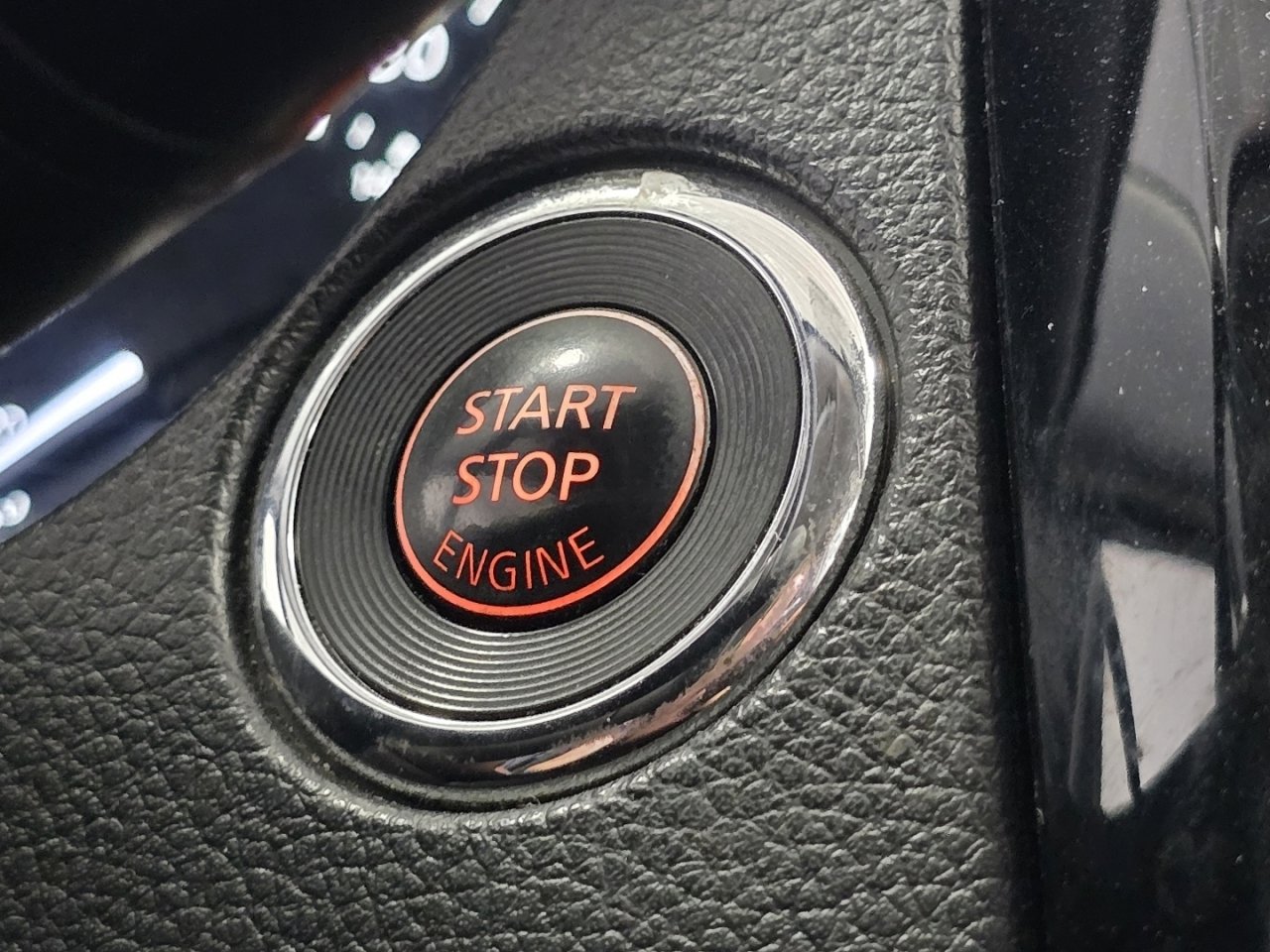 Used 2020 Nissan Rogue SV image 30