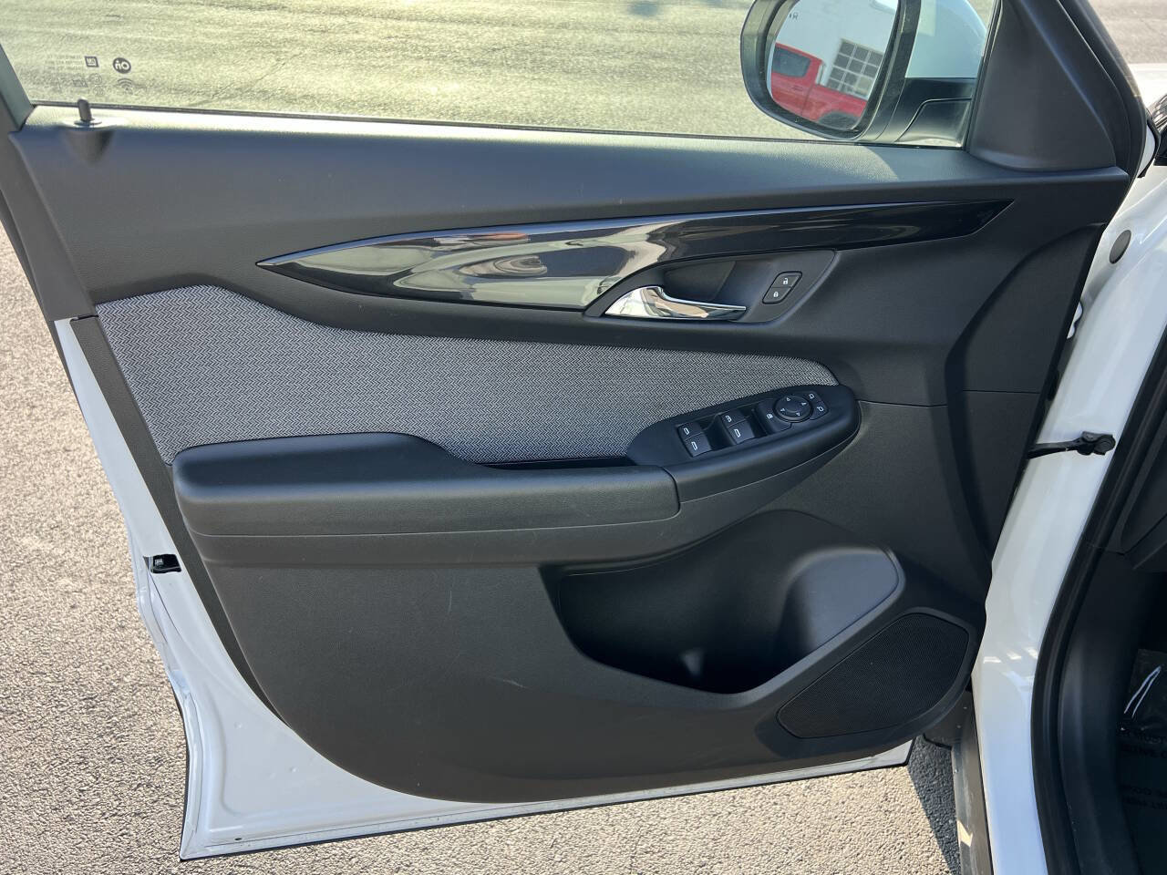 Used 2025 Chevrolet TrailBlazer LT w/ Driver Confidence Package image 11