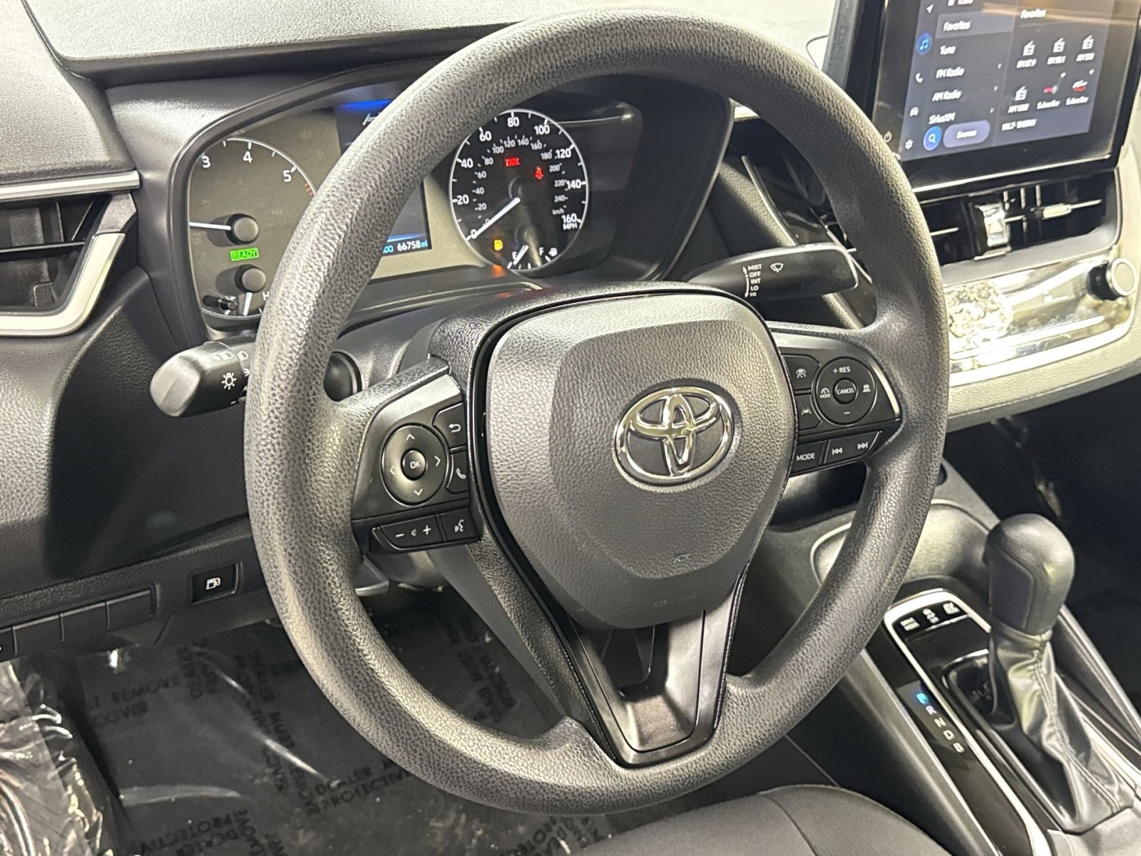Used 2025 Toyota Corolla LE image 28