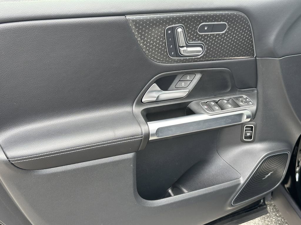 Certified 2025 Mercedes-Benz GLB 250 image 11