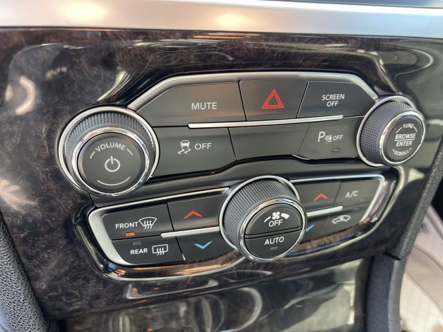 Used 2022 Chrysler 300 Touring L w/ Comfort Group AWD/4WD image 19