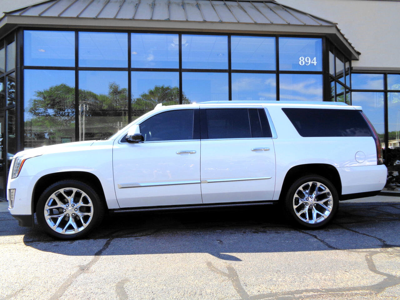 Used 2019 Cadillac Escalade ESV Platinum image 8