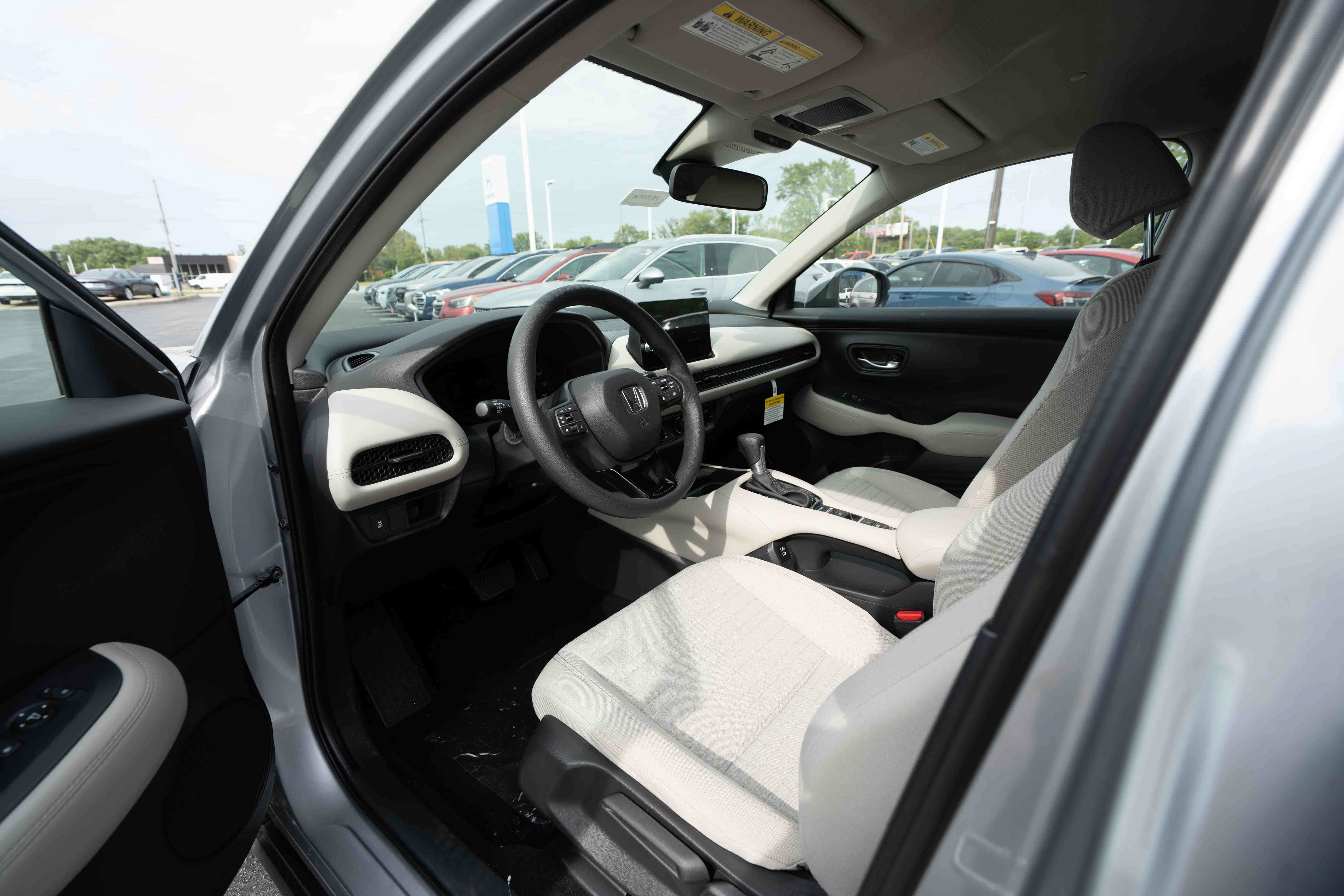 New 2027 Honda HR-V LX image 8