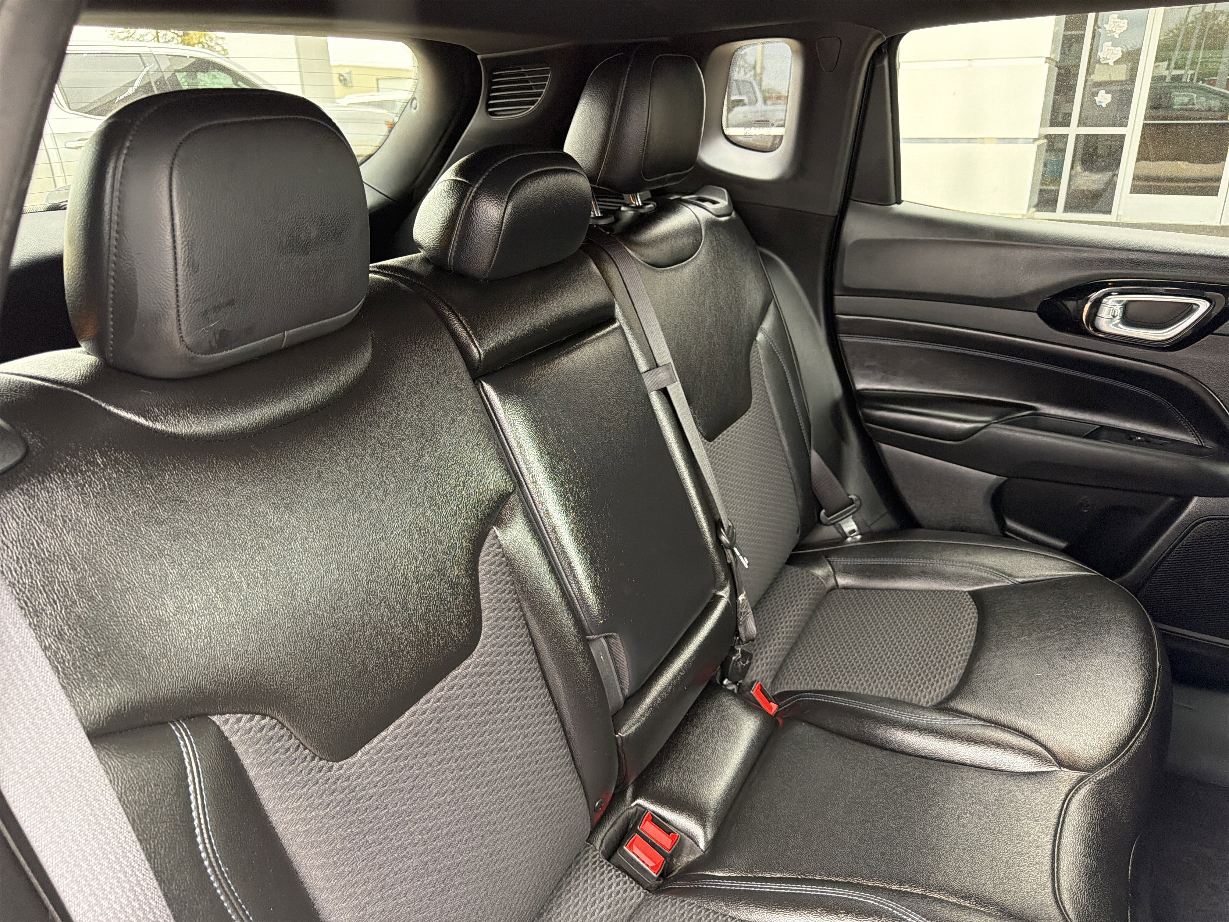 Used 2025 Jeep Compass Latitude w/ Altitude Special Edition image 8