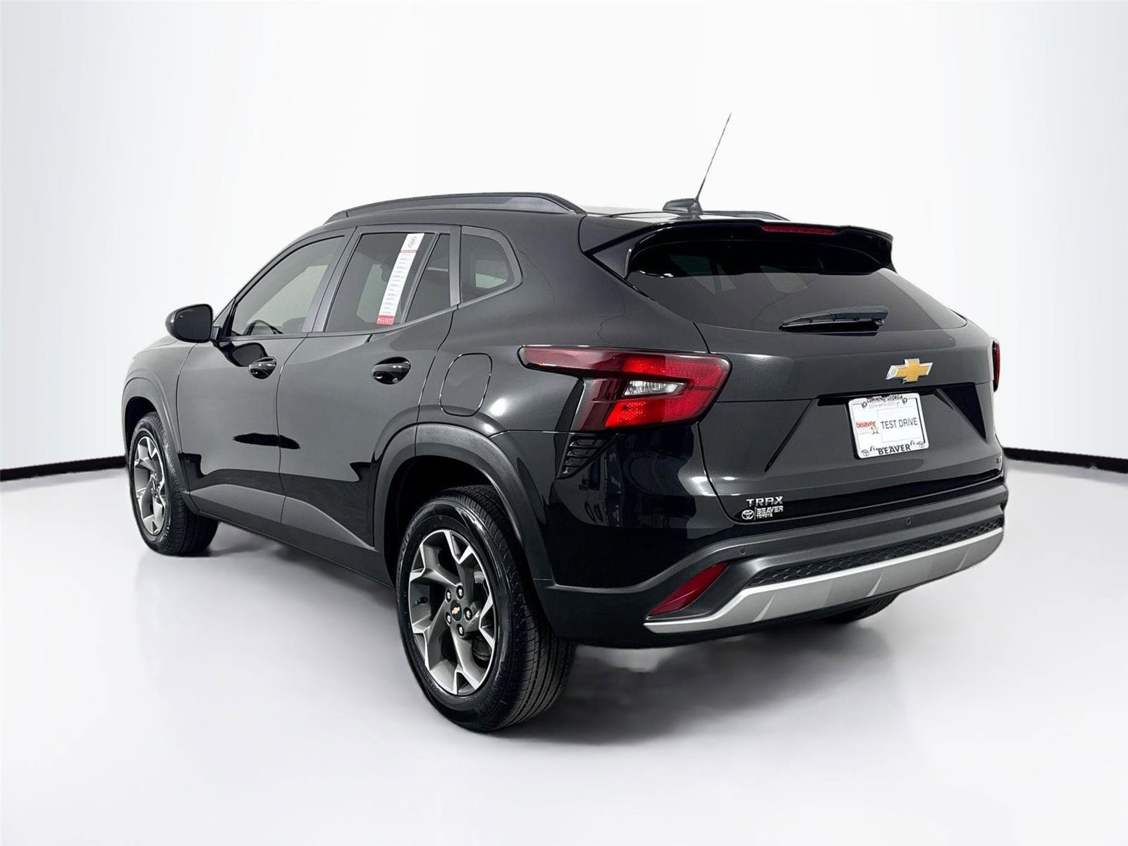 Used 2024 Chevrolet Trax LT w/ Driver Confidence Package FWD image 2