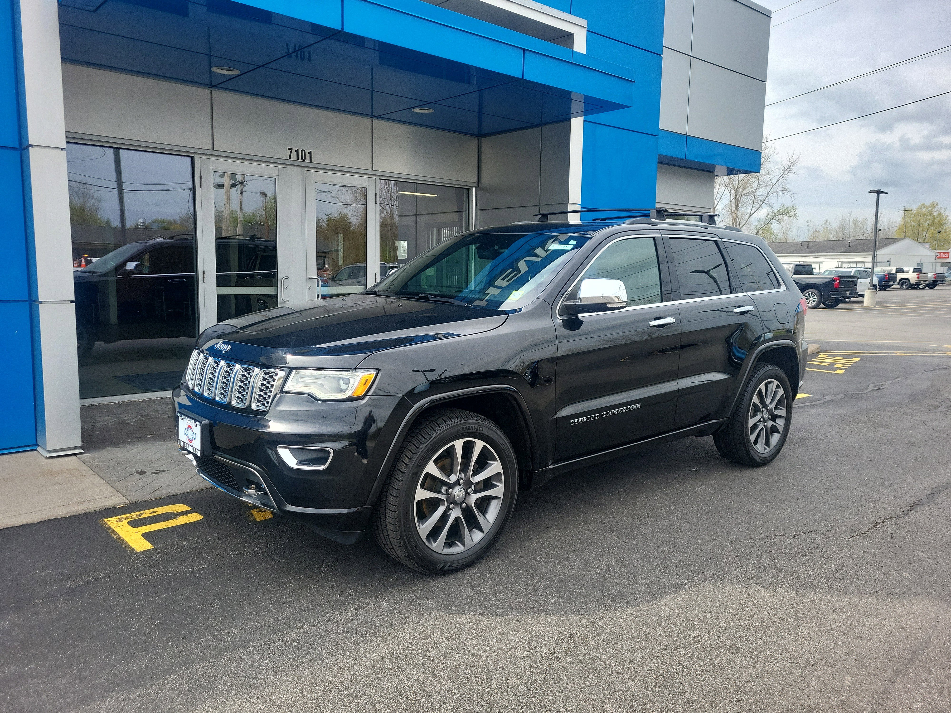 Used 2018 Jeep Grand Cherokee Overland AWD/4WD image 2