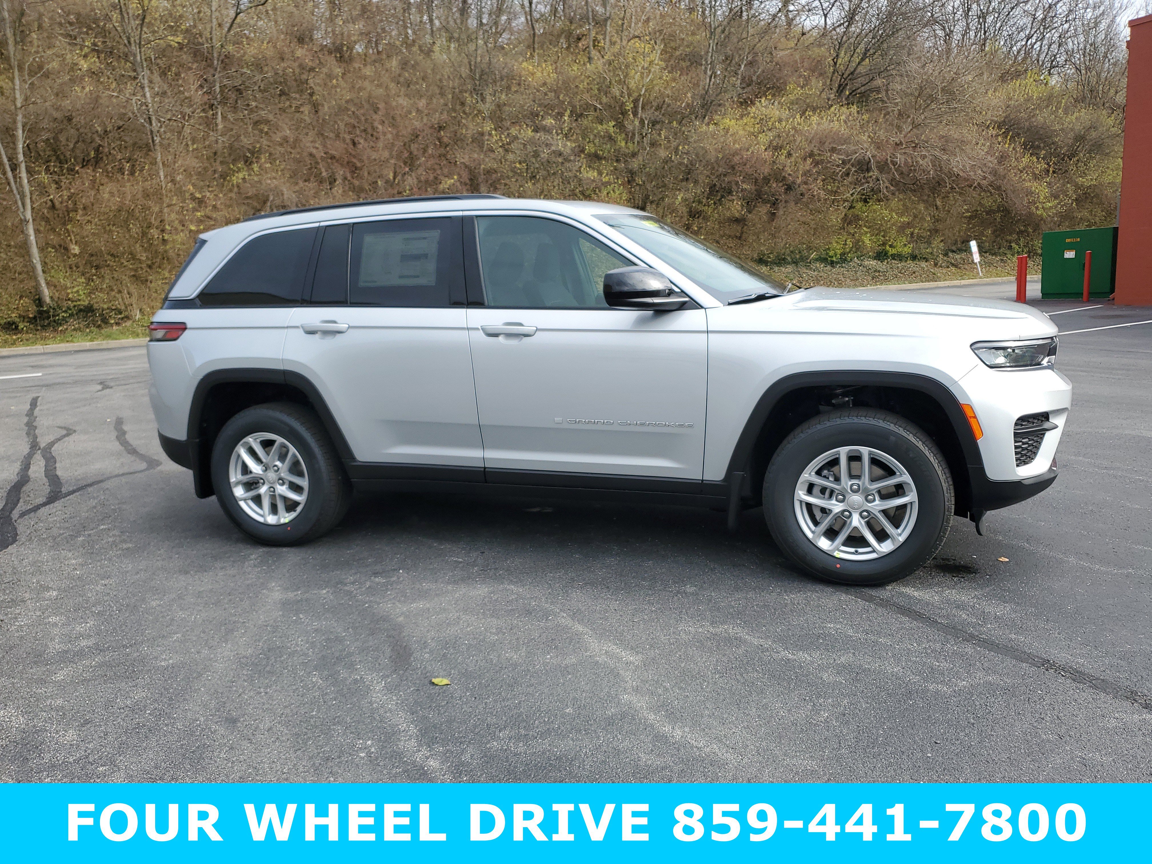 New 2025 Jeep Grand Cherokee Laredo w/ Luxury Tech Group I image 3