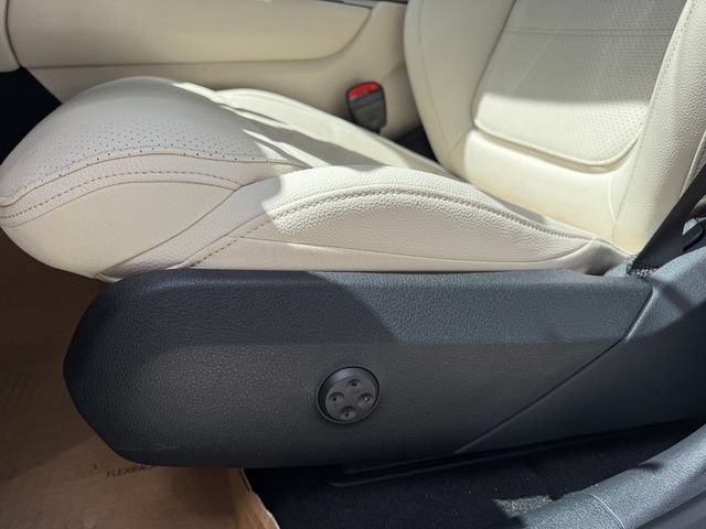 Certified 2025 Mercedes-Benz GLC 300 4MATIC image 8