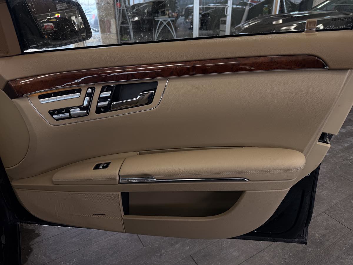 Used 2010 Mercedes-Benz S 550 4MATIC Sedan image 32