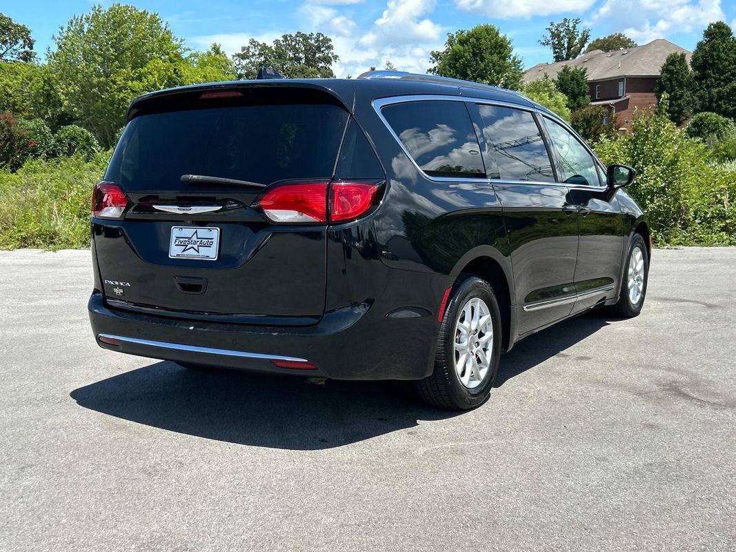 Used 2020 Chrysler Pacifica Touring-L image 3