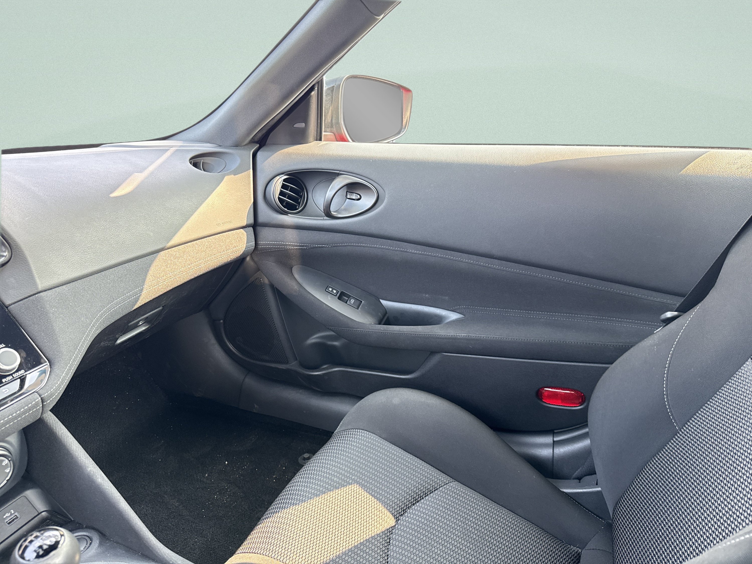 Used 2025 Nissan Z Sport w/ Floor Mat Package RWD image 15