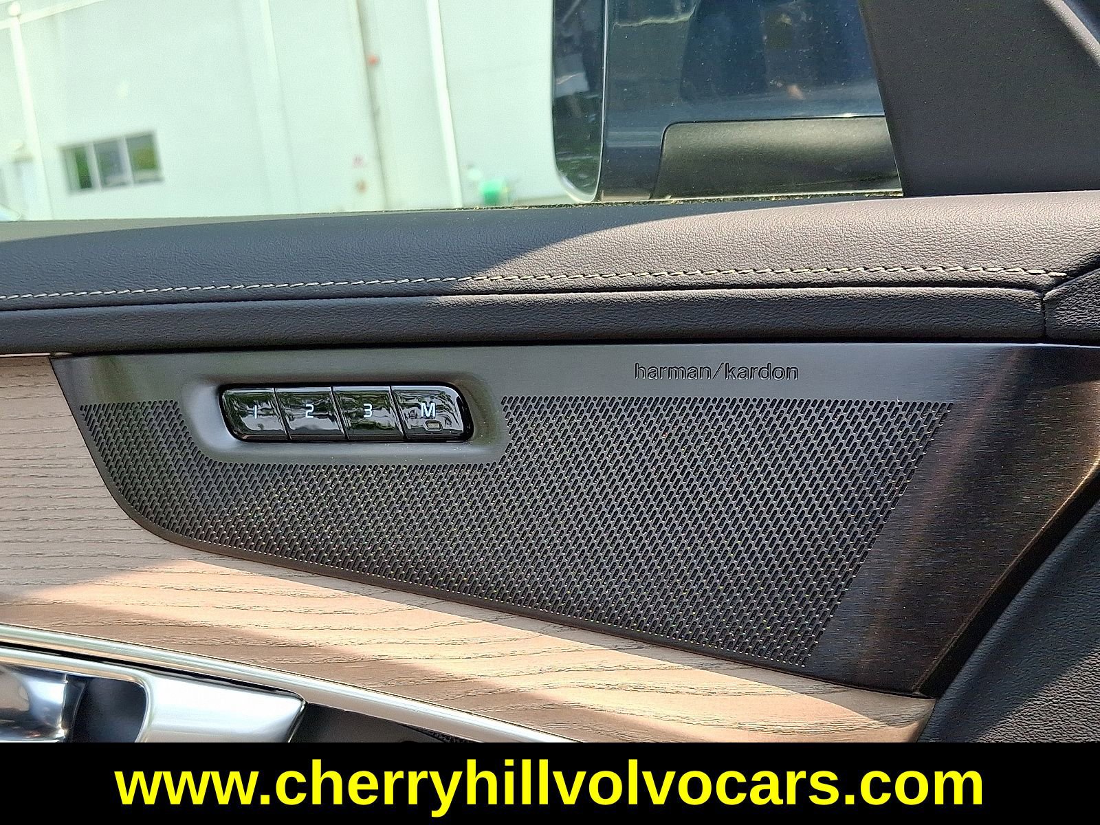 New 2025 Volvo XC90 B6 Plus w/ Protection Package Premier image 25