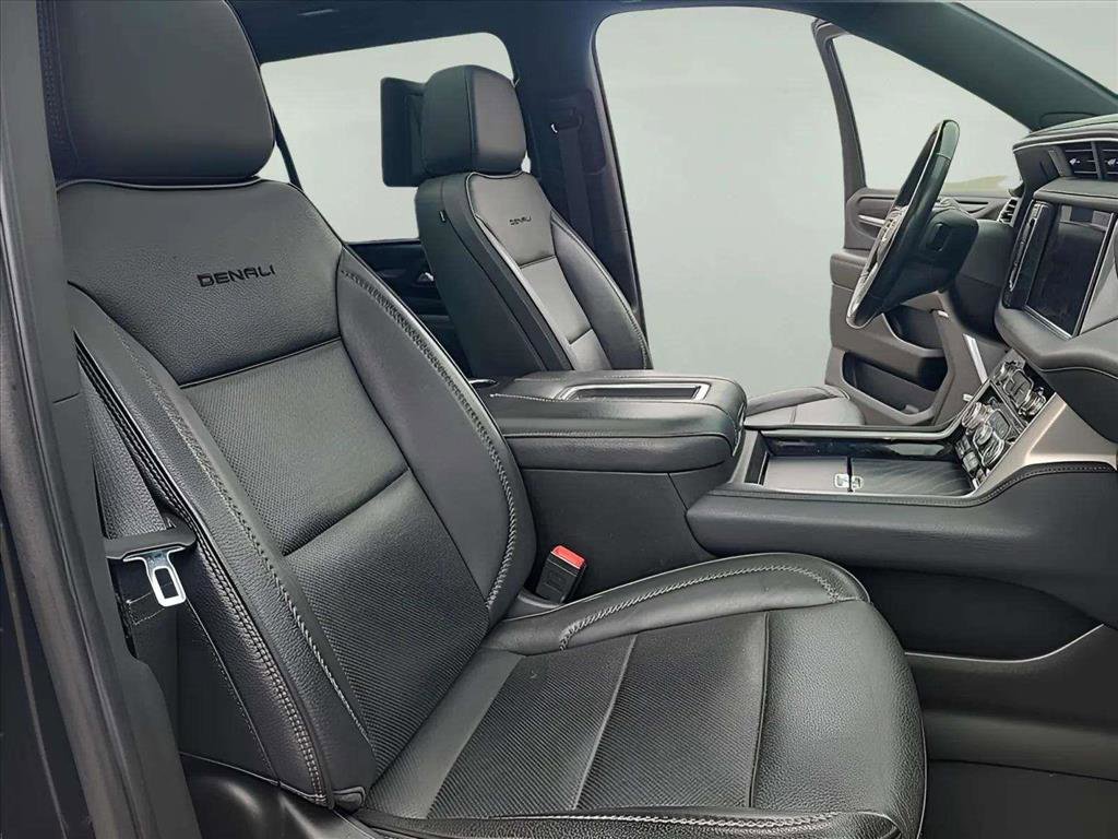 Used 2021 GMC Yukon XL Denali w/ Denali Premium Package image 31