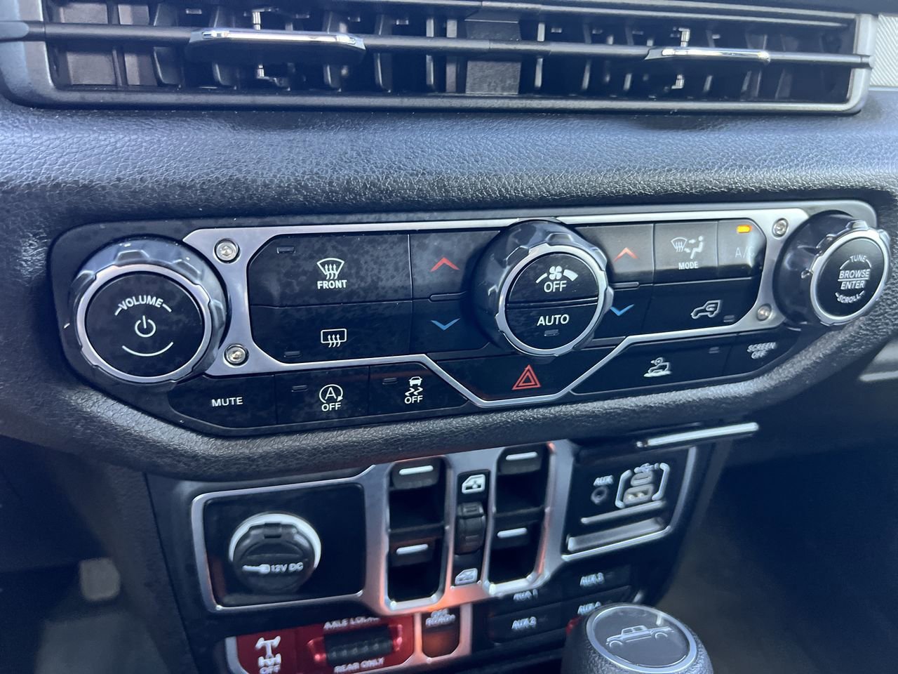 Used 2024 Jeep Gladiator Sport AWD/4WD image 23