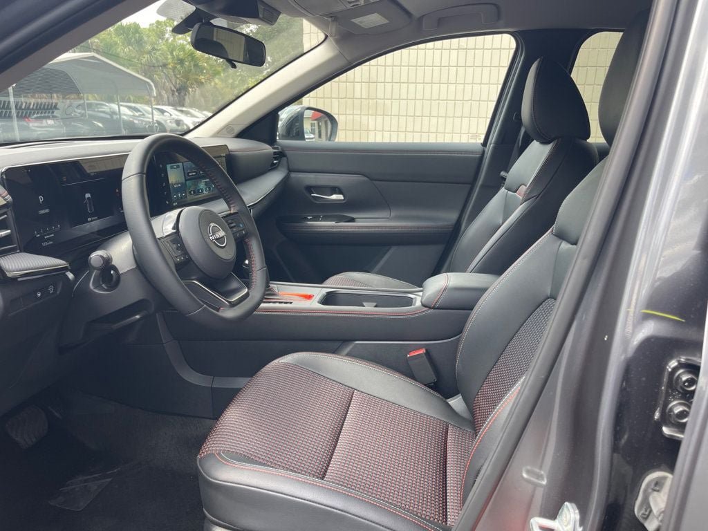Used 2025 Nissan Kicks SR FWD image 12