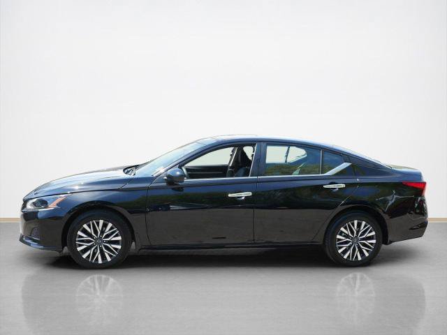 Certified 2023 Nissan Altima 2.5 SV w/ SV Premium Package AWD/4WD image 6