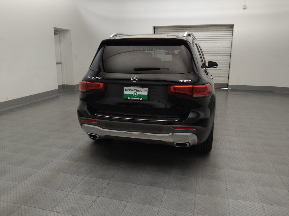 Used 2021 Mercedes-Benz GLB 250 4MATIC w/ Premium Package image 7