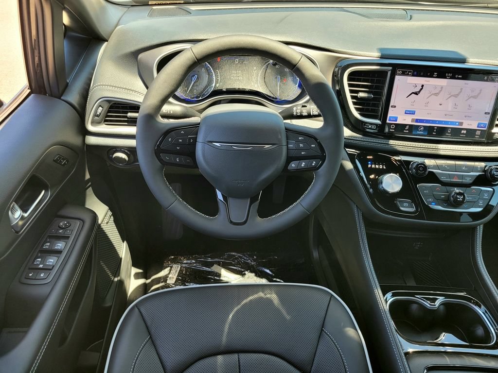 New 2027 Chrysler Pacifica Limited AWD/4WD image 5