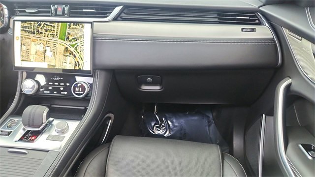 Used 2025 Jaguar F-PACE R-Dynamic S image 36
