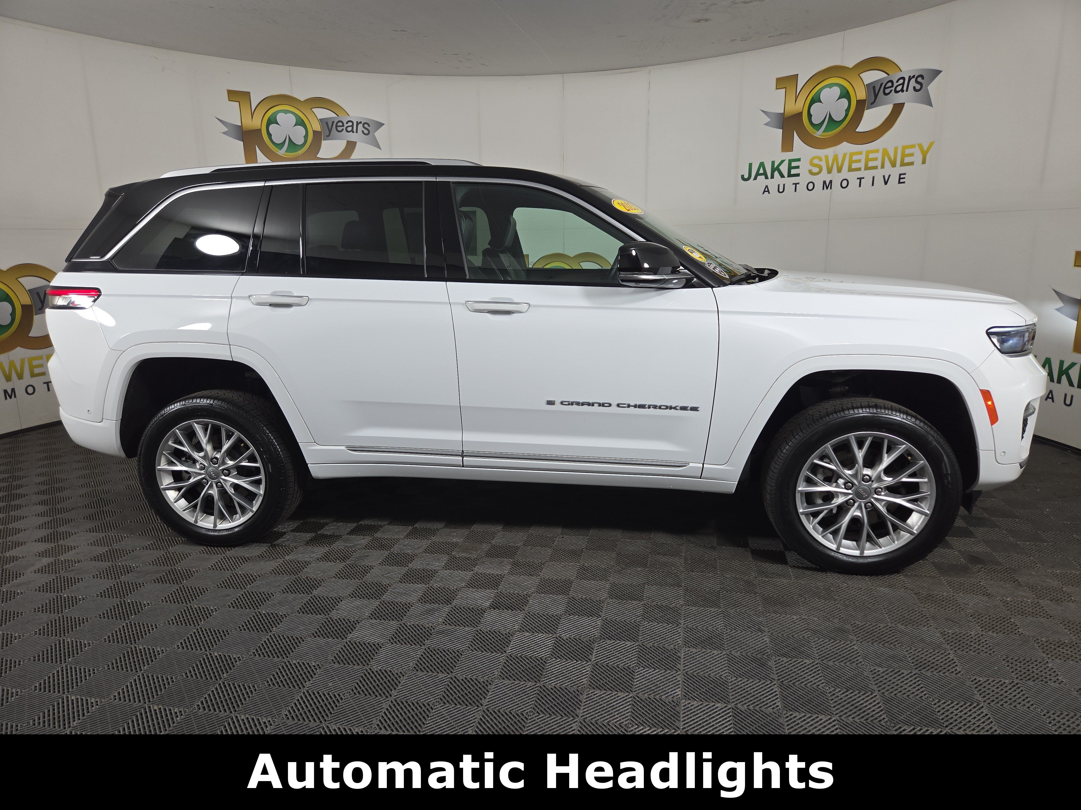 Used 2023 Jeep Grand Cherokee Summit w/ Luxury Tech Group V AWD/4WD image 10