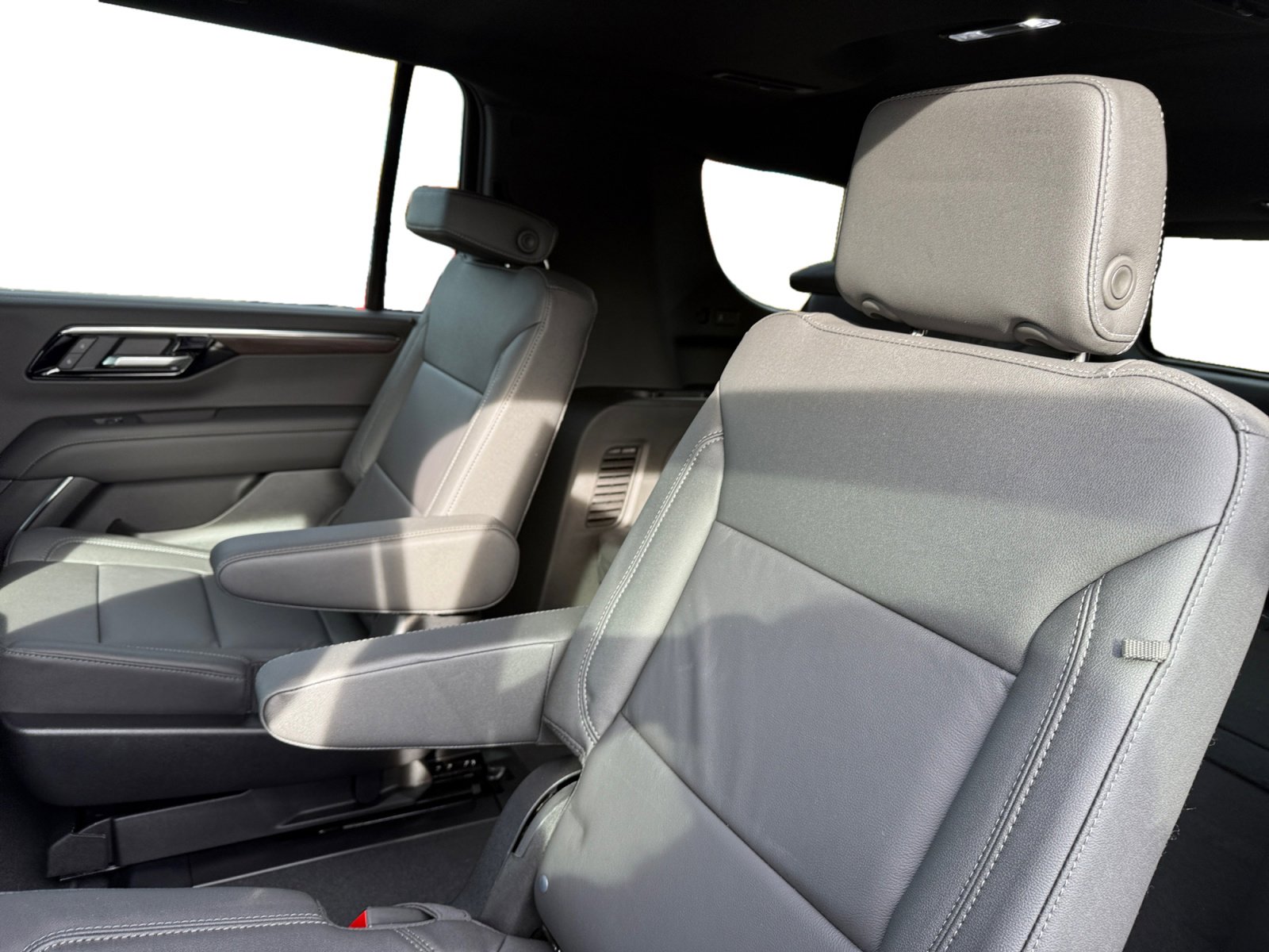 New 2026 Chevrolet Suburban Z71 image 16