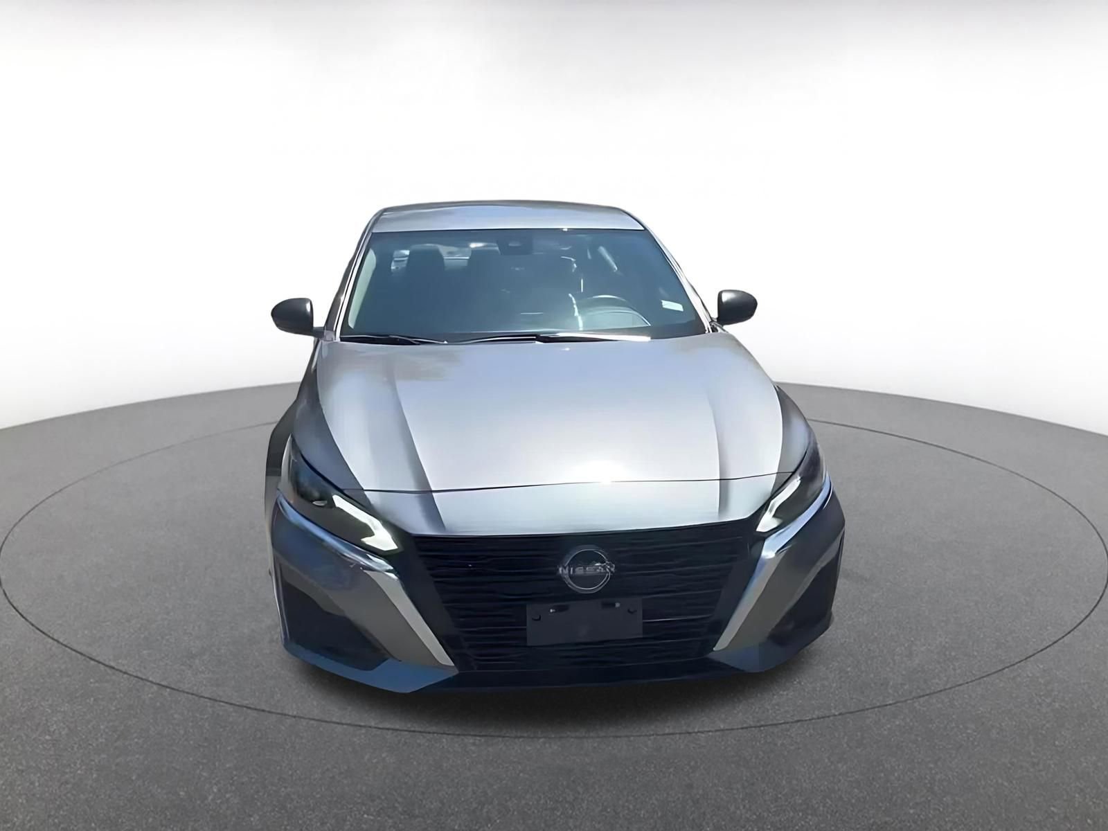Used 2025 Nissan Altima 2.5 SV FWD image 3