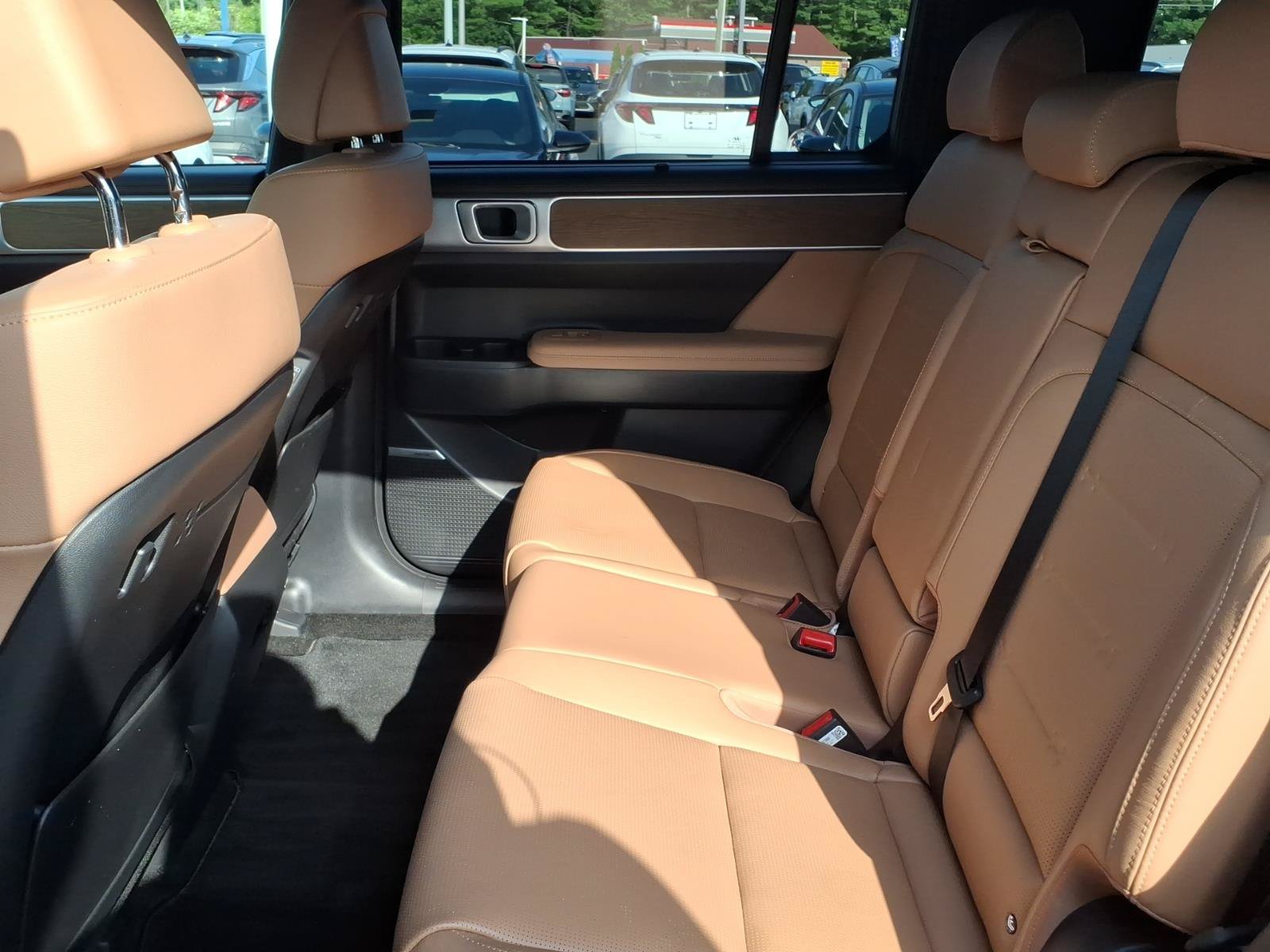 Certified 2025 Hyundai Santa Fe Limited AWD/4WD image 16