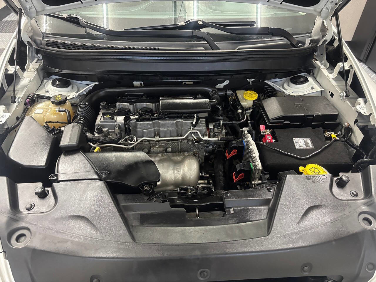 Used 2014 Jeep Cherokee Latitude AWD/4WD image 26