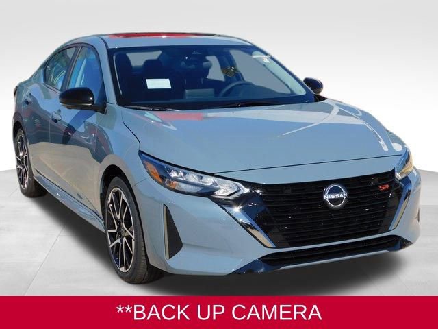 Used 2025 Nissan Sentra SR w/ SR Premium Package image 2