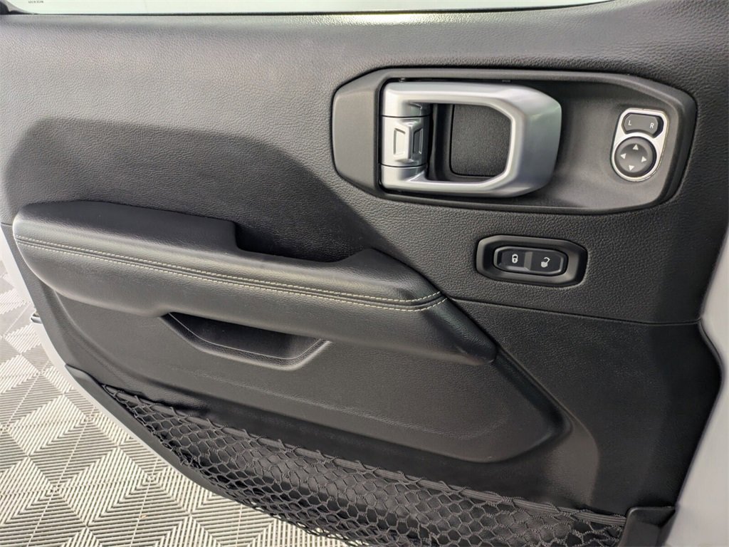 Certified 2020 Jeep Wrangler Unlimited Sahara image 28