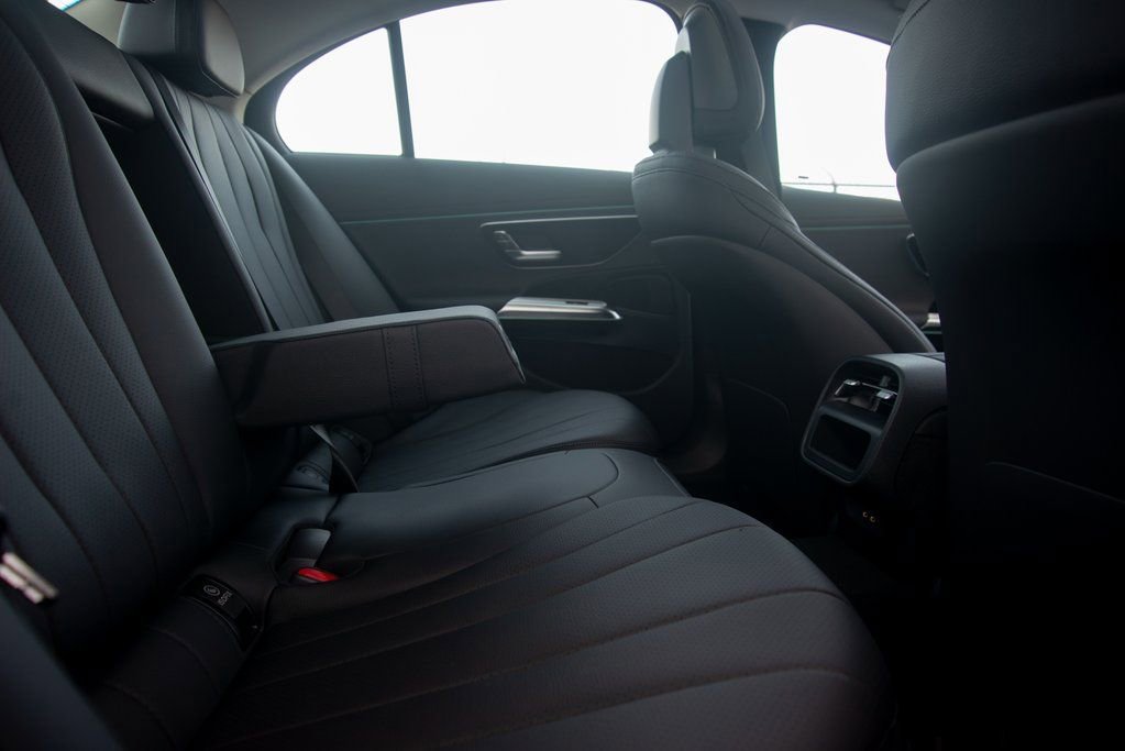 Used 2025 Mercedes-Benz E 350 4MATIC Sedan image 24