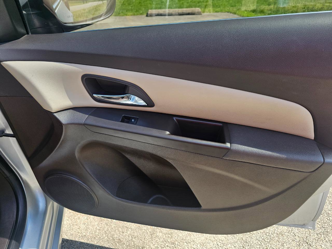 Used 2014 Chevrolet Cruze LT FWD image 16