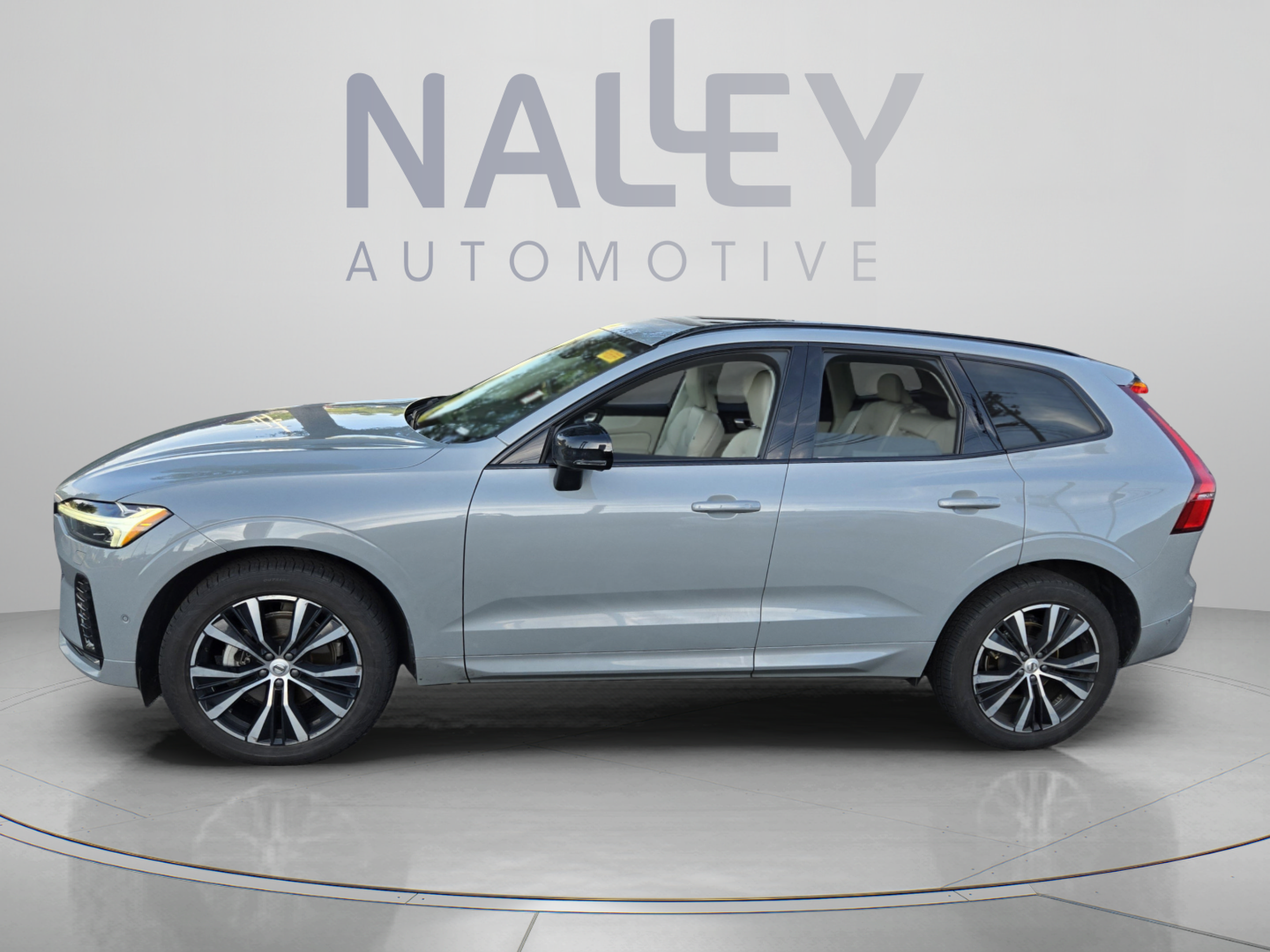 Used 2024 Volvo XC60 B5 Plus w/ Protection Package Premier AWD/4WD image 2