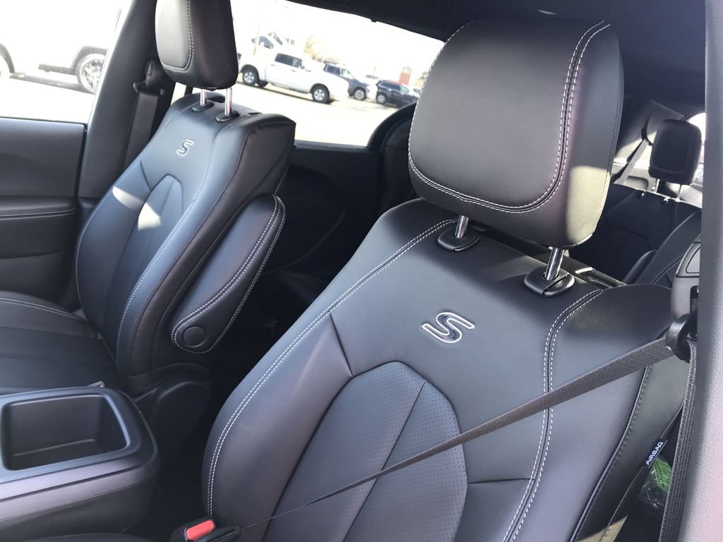 New 2026 Chrysler Pacifica Select FWD image 11